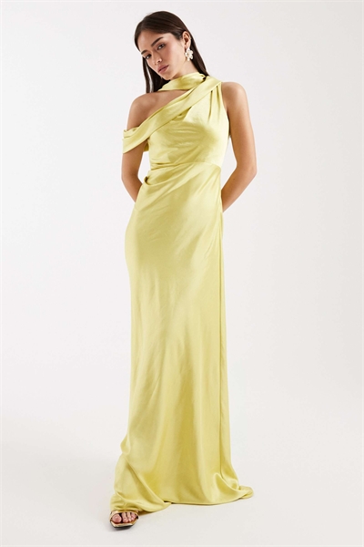 Атласное макси-платье с драпировкой на одном плече для подружки невесты артикул 154049776