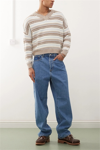 Классические джинсы свободного кроя артикул 143246281