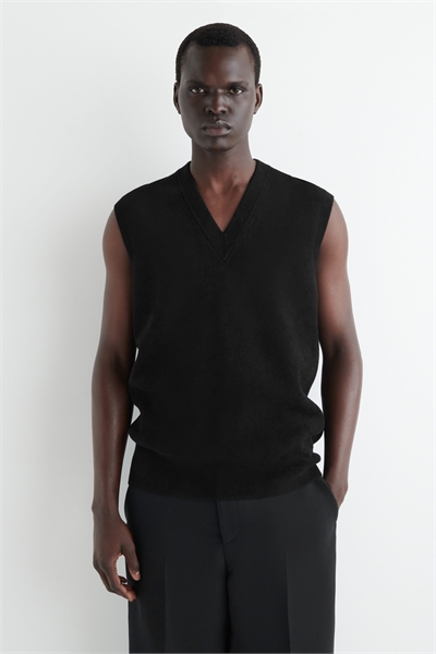 Жилет из синельного трикотажа артикул 1297850001