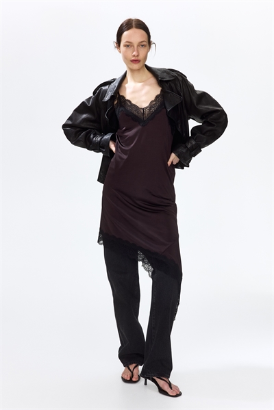 Платье на бретельках с кружевной отделкой артикул 1331448009