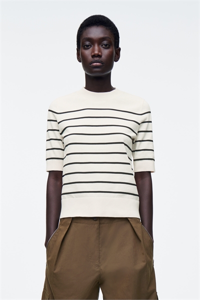 Трикотажная футболка с короткими рукавами артикул 1069400015