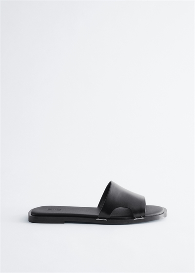 Кожаные сандалии с металлическими деталями артикул 1325578004