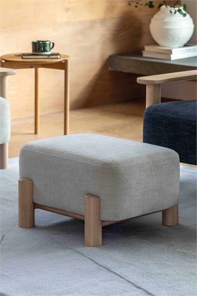 Табурет с деревянной рамой и мягкой обивкой артикул 1360023001