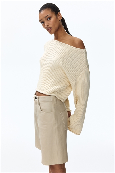 Свитер с ребристым узором и лодочным вырезом артикул 1344943002