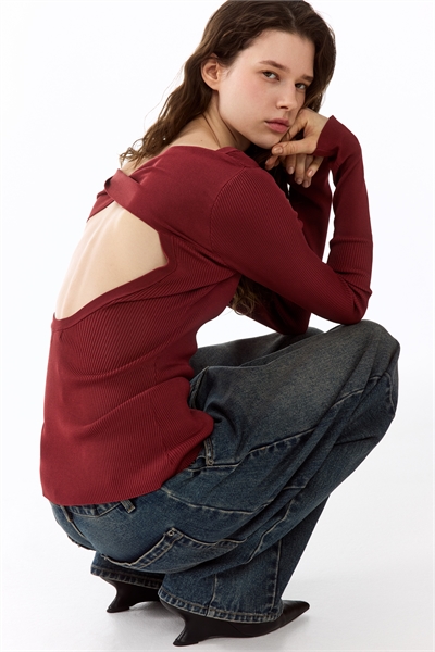 Топ с ребристой вязкой и закрученными деталями артикул 1333234001