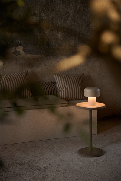 Перезаряжаемая настольная лампа артикул 1316180001