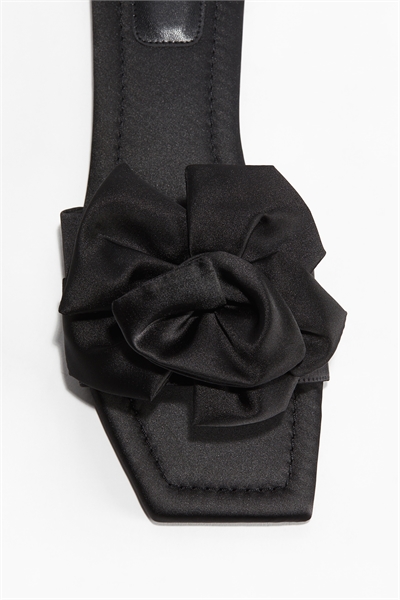 Сандалии из атласа с аппликацией артикул 1270649001