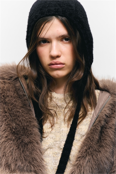 Связанный вязаный чепчик артикул 1298540001