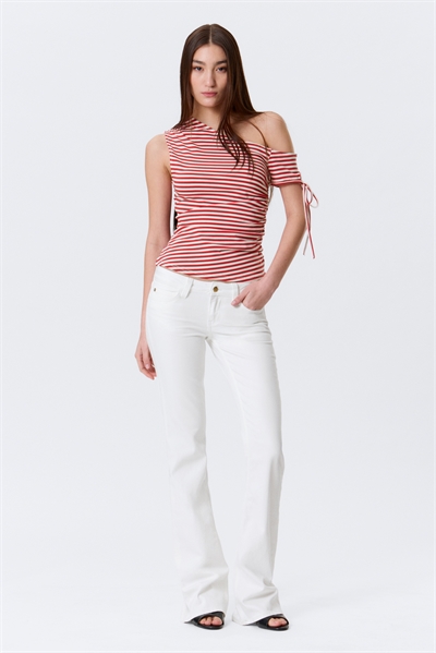 Узкий топ с рюшами и открытыми плечами артикул 1326537004