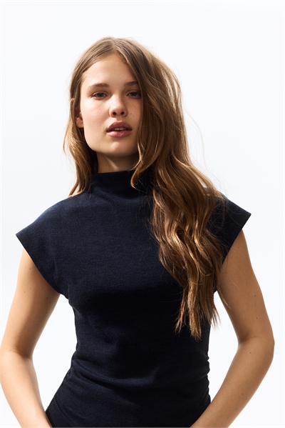 Джемпер с высоким воротником артикул 1322734002