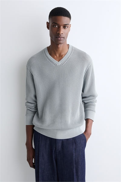 Свитер с V-образным вырезом из хлопка, связанный «лестничным» узором артикул 1312678001