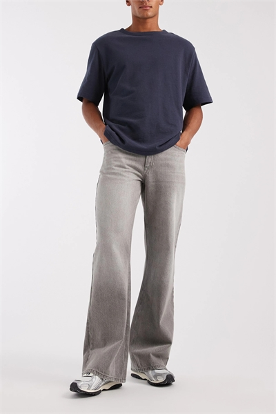 Джинсы с широкими расклешенными брючинами артикул 155722903