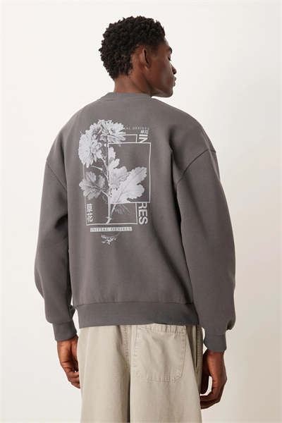 Свитшот свободного кроя с цветочным принтом артикул 153490178