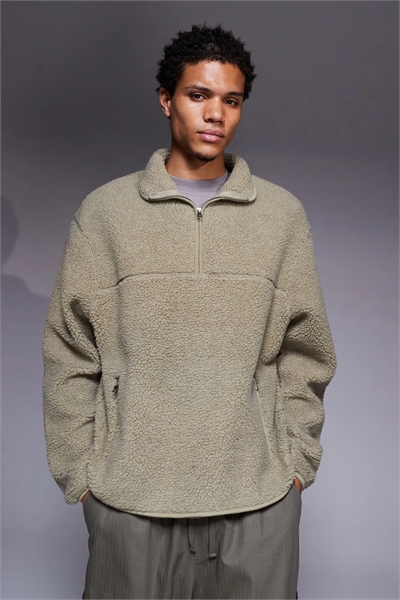 Свободная толстовка из ткани борг с воротником-воронкой и застежкой-молнией на четверть длины артикул 146981892