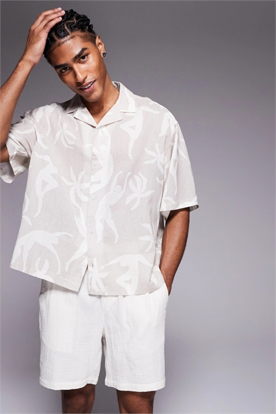 Рубашка с принтом и завышенным воротником артикул 147625301