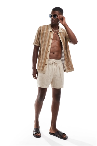 Рубашка с воротником-ревер, связанная крючком артикул 143056062