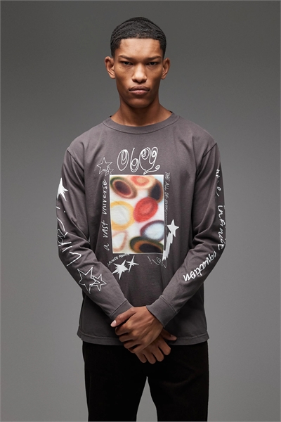 Футболка с длинным рукавом «Бескрайняя вселенная» артикул 151015872