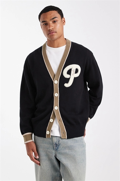 Вязаный кардиган в стиле «леттерман» с крупной нашивкой артикул 150976374