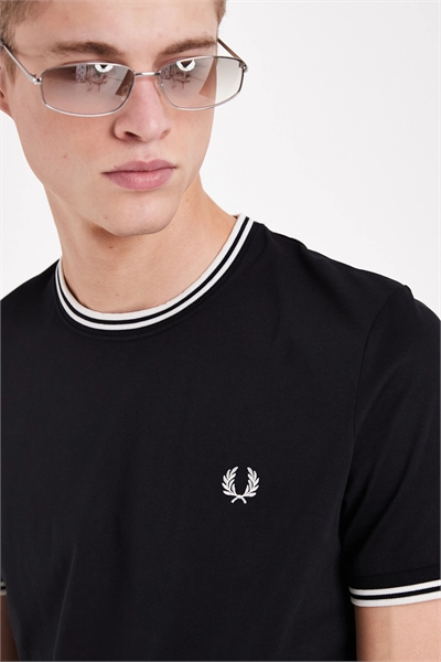 Футболка с двумя принтами артикул 121529194