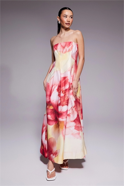 Платье средней длины без бретелек артикул 154036913