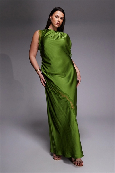 Макси-платье с асимметричными плечами из атласа и кружева артикул 154034823