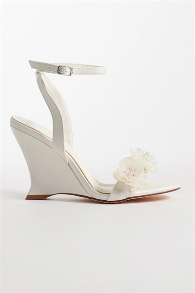 Зимние сандалии на танкетке с цветочным узором артикул 151637300