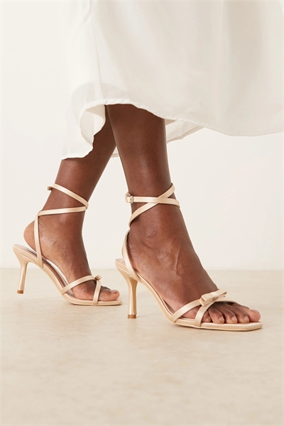 Свадебные босоножки на каблуке Honora с бантиками артикул 150075325