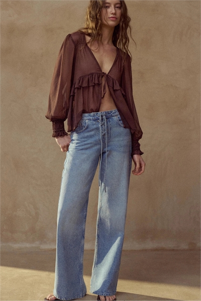 Блузка с оборками артикул 156378205