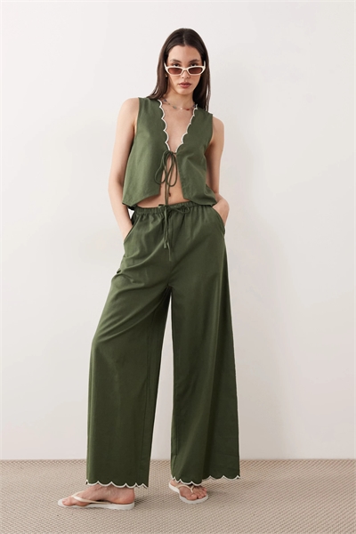 Пляжные брюки Esmee с завязками спереди и кремовой отделкой в виде фестонов co-ord артикул 152349085