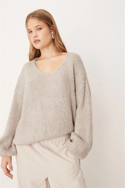 Объемный двусторонний вязаный свитер артикул 143701900