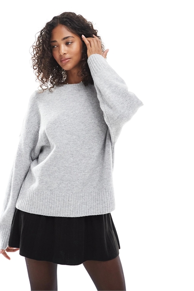 Мягкий свитер с круглым вырезом артикул 149660103