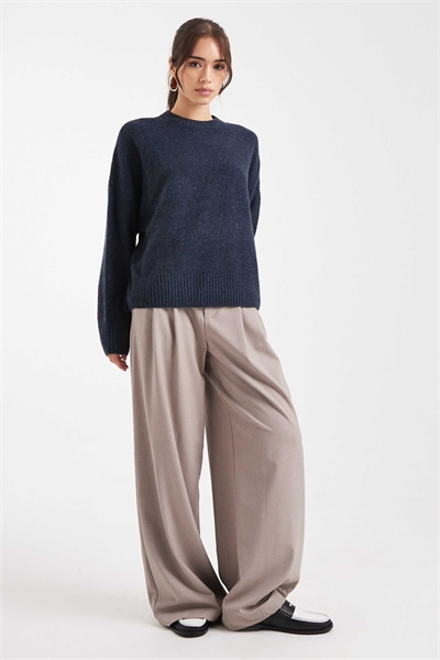 Мягкий свитер с круглым вырезом артикул 149660104