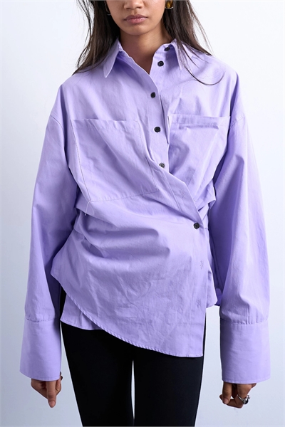 Рубашка с асимметричной планкой, зауженная в талии и с длинными рукавами артикул 147867621