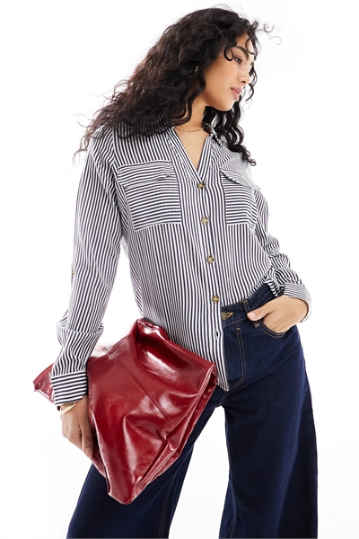 Рубашка с карманами спереди артикул 134173380