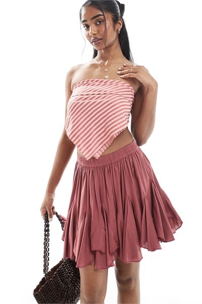 Флиппи в мини-юбке артикул 142912605