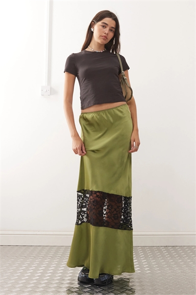 Атласная юбка средней длины с кружевной вставкой артикул 148406261