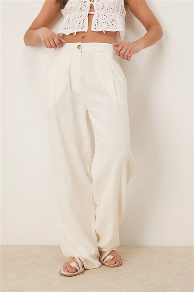 Брюки зауженного кроя с складками спереди из льна артикул 143723232