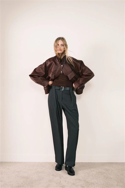 Брюки с высокой талией и прямыми брючинами на ремне артикул 149051570