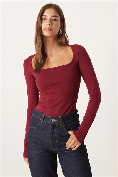 Топ с квадратным вырезом и длинными рукавами артикул 151930419