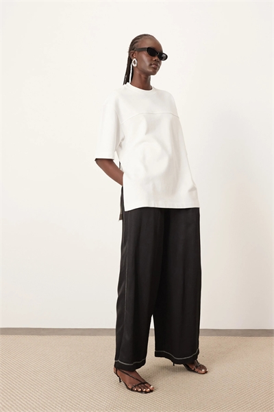 Широкие брюки из льна с контрастной строчкой артикул 140913483