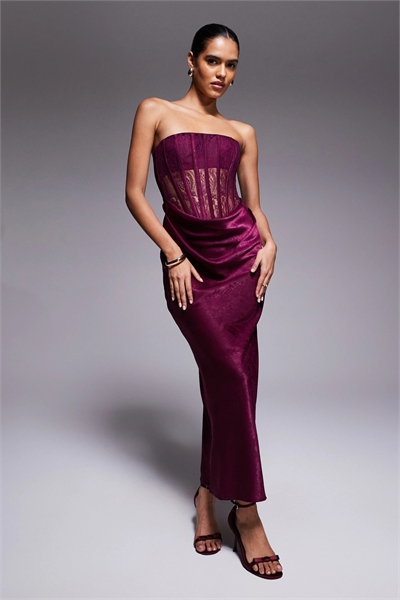 Макси-платье с кружевным корсетом и юбкой из атласа с драпировкой артикул 150327137