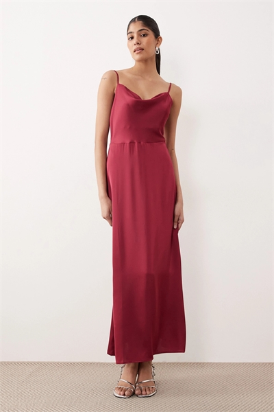 Макси-платье с атласным капюшоном и бретелями артикул 152834416