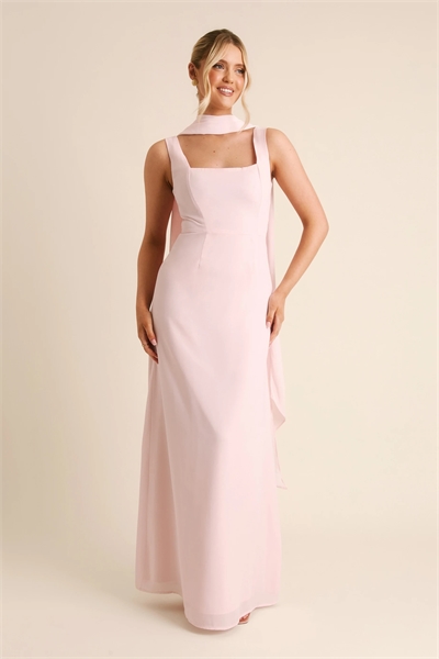 Макси-платье для подружки невесты из крепа с квадратным вырезом и шарфом на шее артикул 151263130