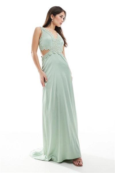 Атласное макси-платье для подружки невесты с кружевной отделкой в виде волнистой каймы артикул 142046479