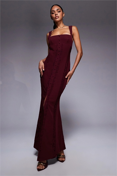 Эксклюзивное макси-платье с квадратным вырезом и вставками из прозрачного кружева артикул 148447206