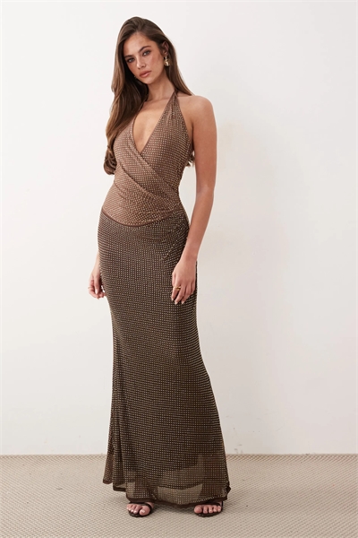 Макси-платье с открытыми плечами, эффектом омбре и «рыбьим хвостом», украшенное стразами Hot Fix артикул 151931008