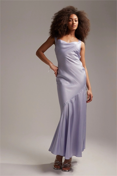 Атласное макси-платье для подружки невесты с асимметричным бантом на спине артикул 121293611
