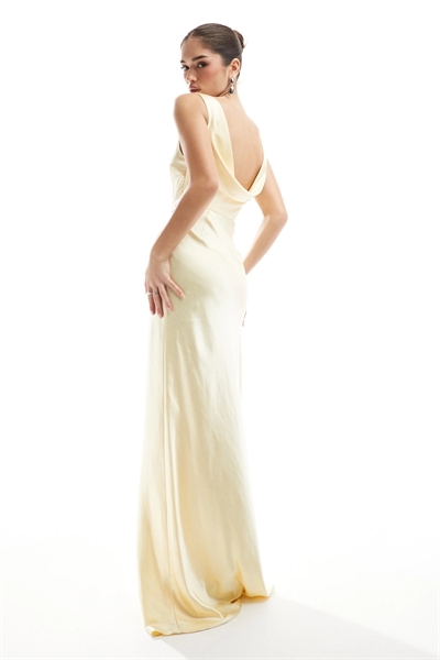 Атласное макси-платье с капюшоном на спине для подружки невесты артикул 141108042