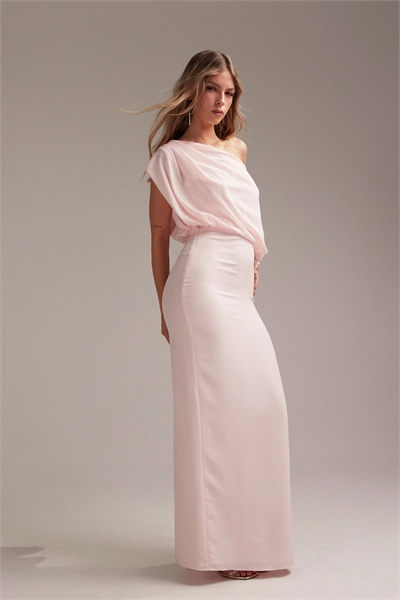 Макси-платье из крепа с одним плечом и драпировкой для подружки невесты артикул 139248743
