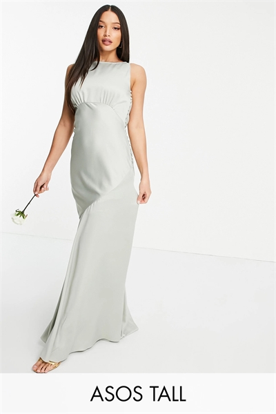 ASOS DESIGN — длинное атласное платье-макси для подружки невесты с высоким верхом и открытой спиной, украшенное пуговицами по бокам артикул 1861197